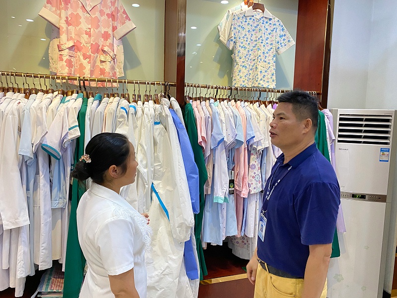 展示不同功能特点的医护面料